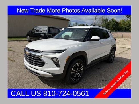 Used 2025 Chevrolet TrailBlazer LT w/ Convenience Package AWD/4WD image 1