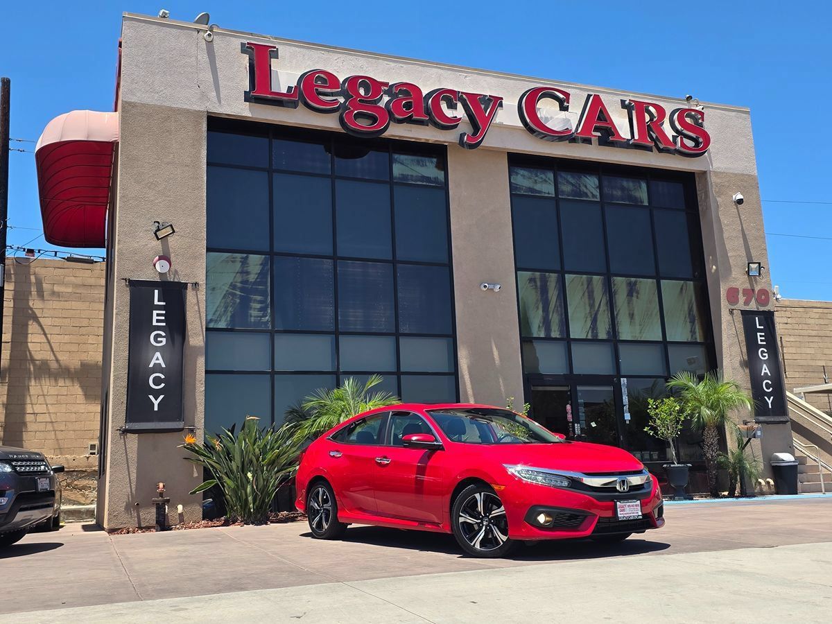 Used 2018 Honda Civic Touring image 2