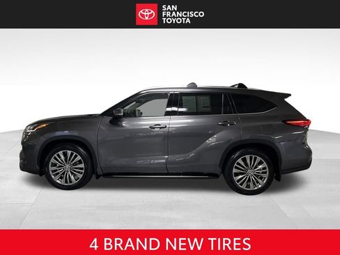 Used 2022 Toyota Highlander Platinum AWD/4WD image 2