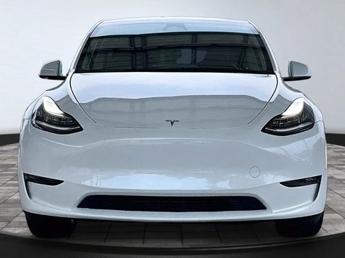 Used 2023 Tesla Model Y AWD image 2