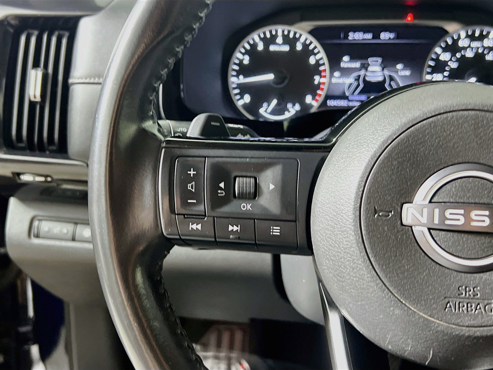 Used 2022 Nissan Pathfinder SV FWD image 19