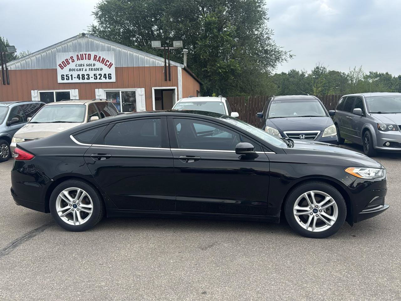 Used 2018 Ford Fusion SE w/ Fusion SE Technology Package FWD image 4