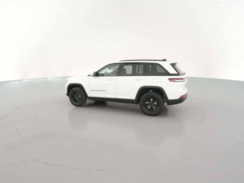 New 2025 Jeep Grand Cherokee Altitude image 7