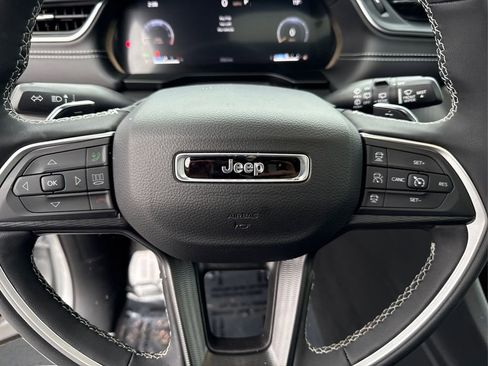 Used 2025 Jeep Grand Cherokee L Laredo w/ Luxury Tech Group I image 25