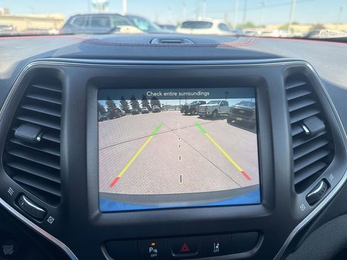 Used 2021 Jeep Cherokee Trailhawk w/ Trailer Tow Group AWD/4WD image 17