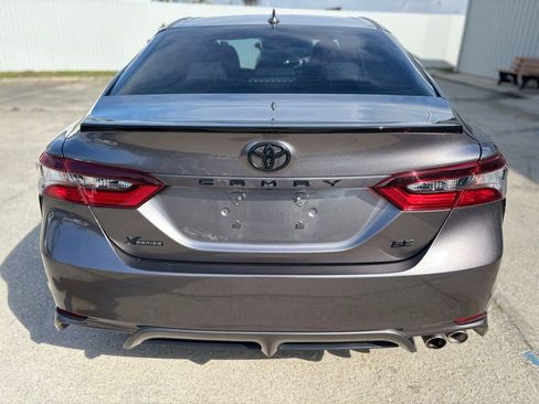 Used 2022 Toyota Camry SE image 4