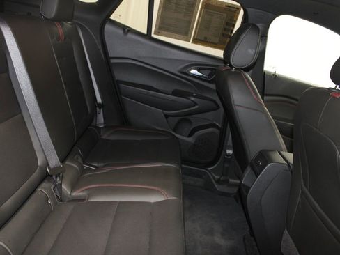 Used 2025 Chevrolet Trax RS w/ Sunroof Package image 27