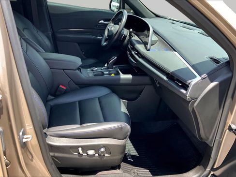 Used 2024 Cadillac XT4 Sport w/ Cold Weather Package FWD image 9