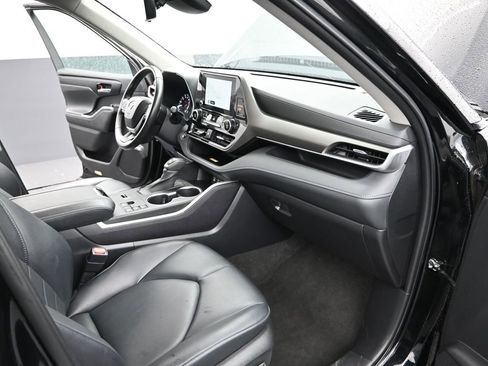 Used 2023 Toyota Highlander L image 22