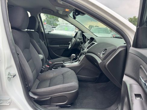 Used 2016 Chevrolet Cruze LT FWD image 18