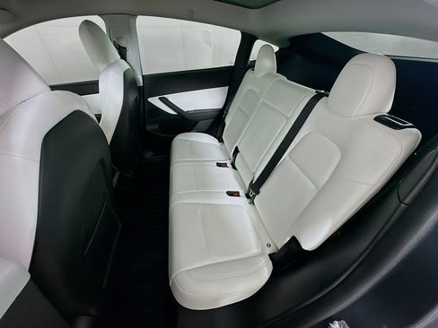 Used 2022 Tesla Model Y Long Range AWD/4WD image 26