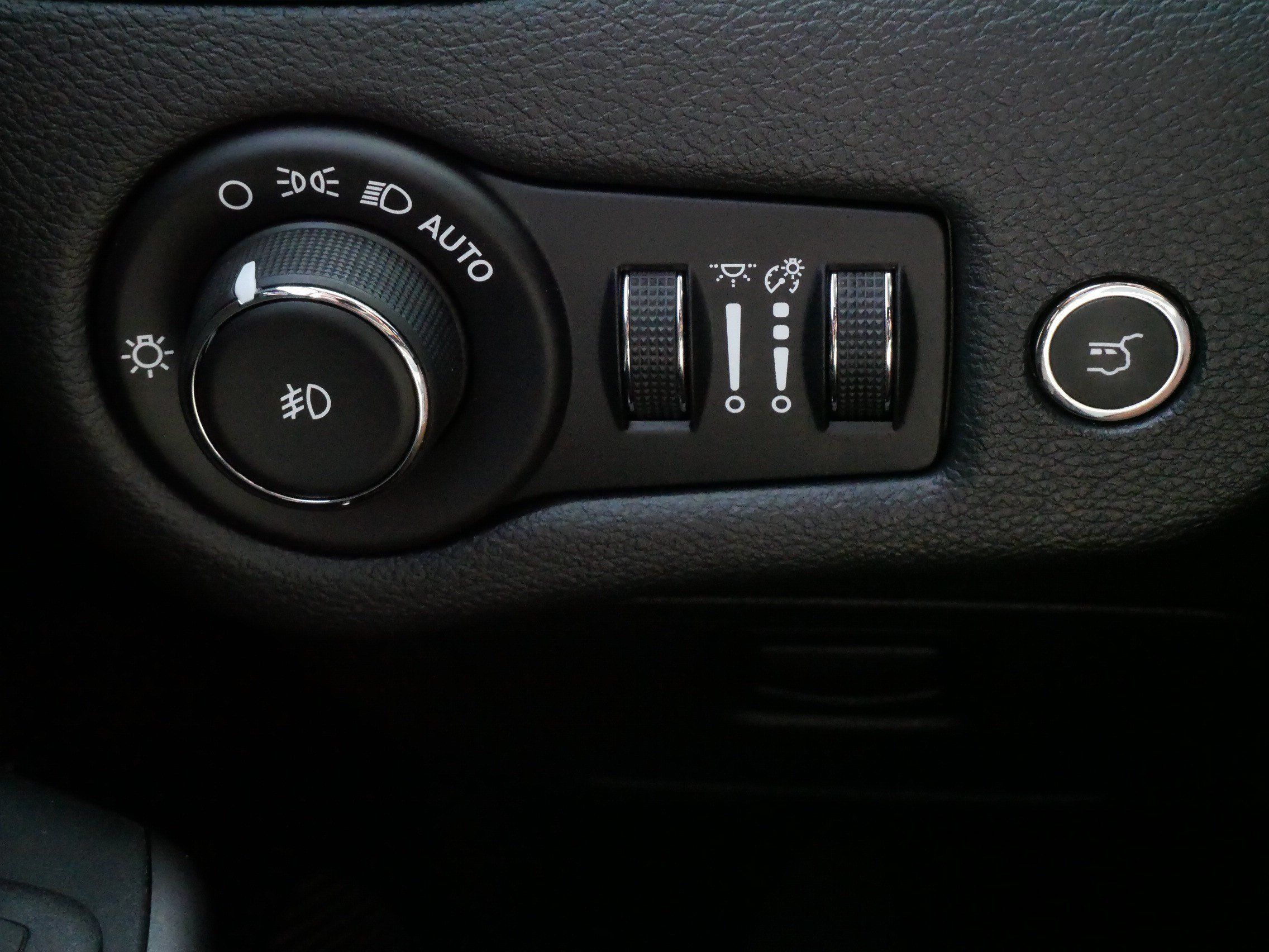 Used 2020 Jeep Cherokee Limited AWD/4WD image 28