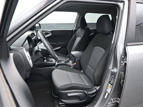 Used 2025 Kia Soul LX w/ LX Technology Package FWD image 20