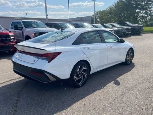 Used 2025 Hyundai Elantra Sport FWD image 3