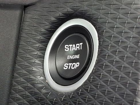 Used 2018 Land Rover Range Rover Velar S AWD/4WD image 26