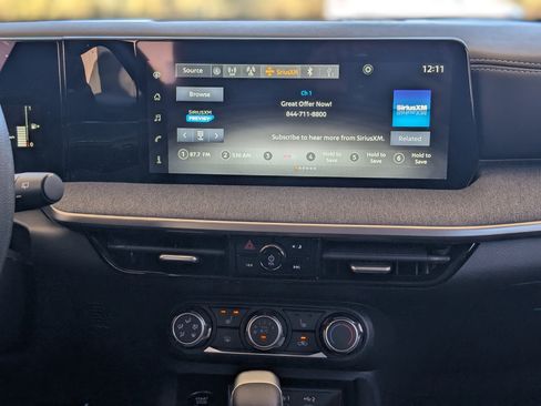 Used 2025 Nissan Kicks SV w/ SV Premium Package image 26