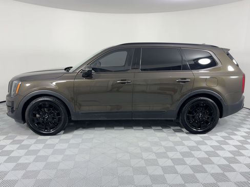 Used 2022 Kia Telluride SX w/ SX Prestige Package image 2