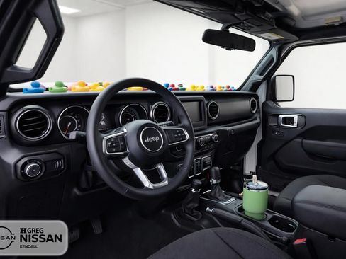 Used 2023 Jeep Wrangler Unlimited Sport AWD/4WD image 7