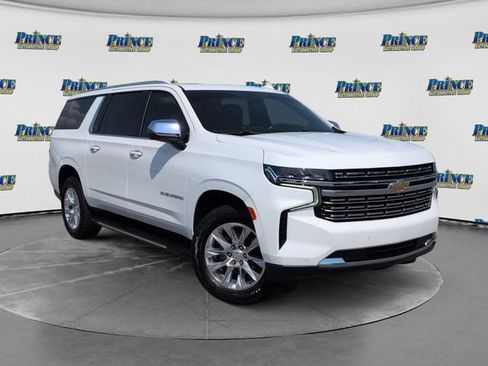 Used 2022 Chevrolet Suburban Premier w/ Premium Package RWD image 3