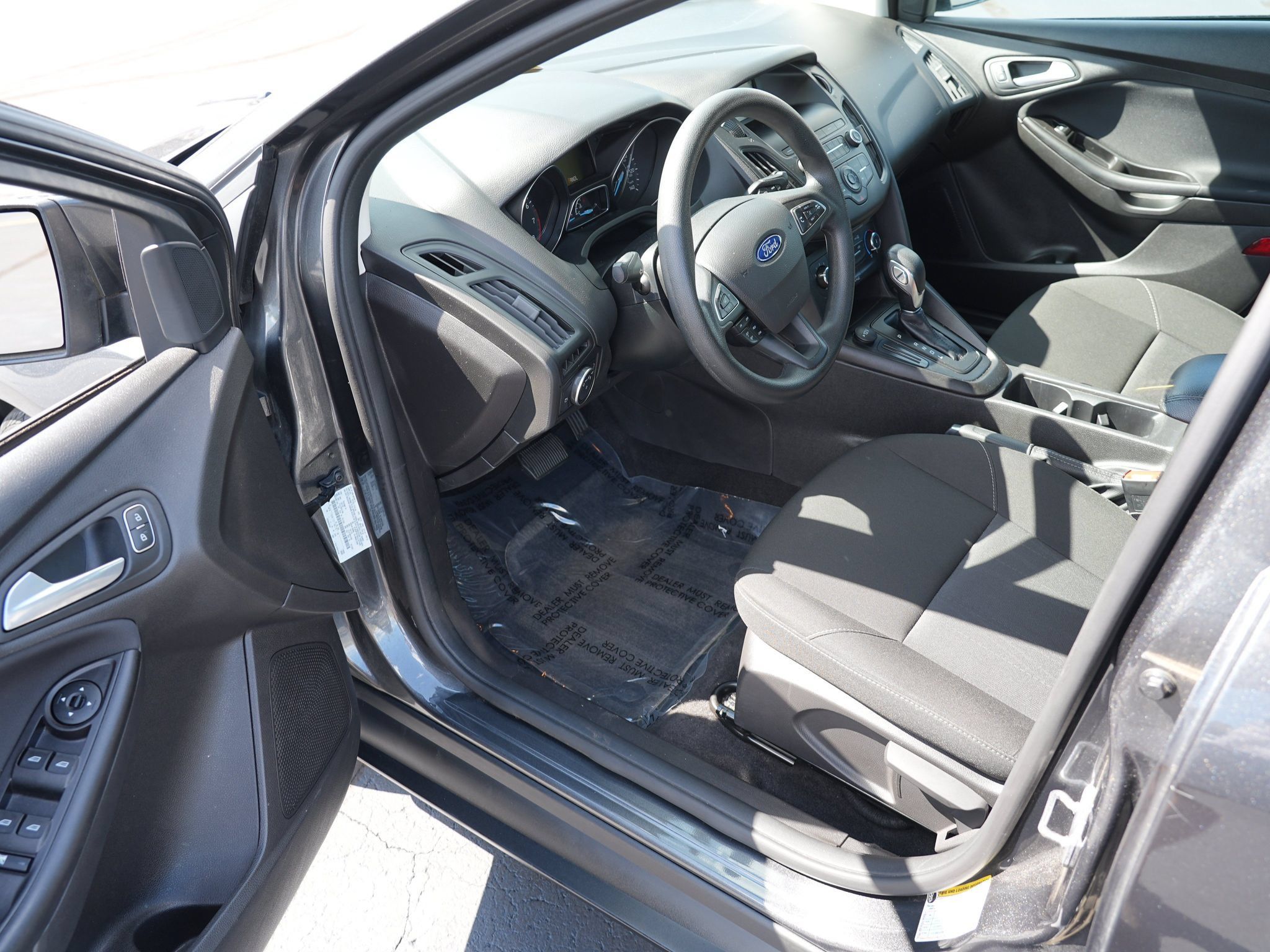 Used 2018 Ford Focus SE FWD image 14