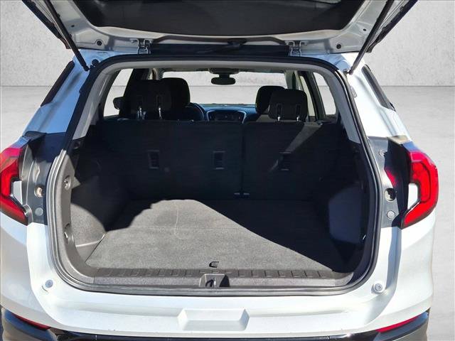 Used 2020 GMC Terrain SLE w/ Elevation Edition FWD image 6