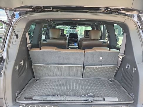 Used 2022 Nissan Armada Platinum w/ Captain's Chairs Package RWD image 9