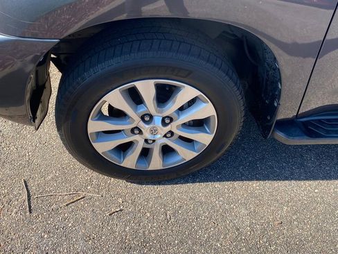 Used 2015 Toyota Sequoia Limited AWD/4WD image 21