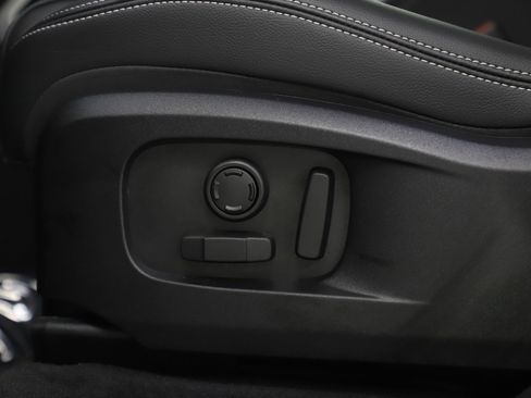 Used 2025 Jaguar F-PACE R-Dynamic S image 30