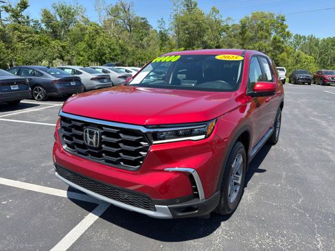Used 2025 Honda Pilot EX-L image 2