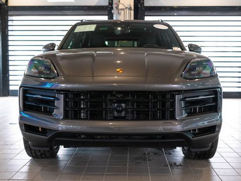 Certified 2025 Porsche Cayenne AWD/4WD image 7