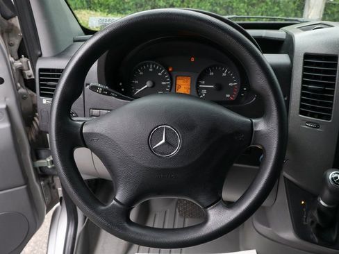 Used 2016 Mercedes-Benz Sprinter 2500 image 22