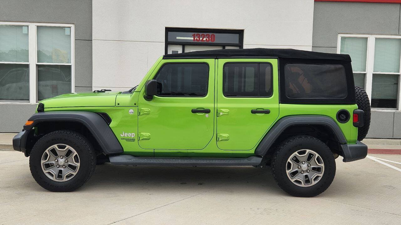 Used 2018 Jeep Wrangler Unlimited Sport S AWD/4WD image 3