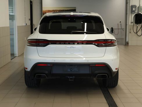 Certified 2024 Porsche Macan image 9