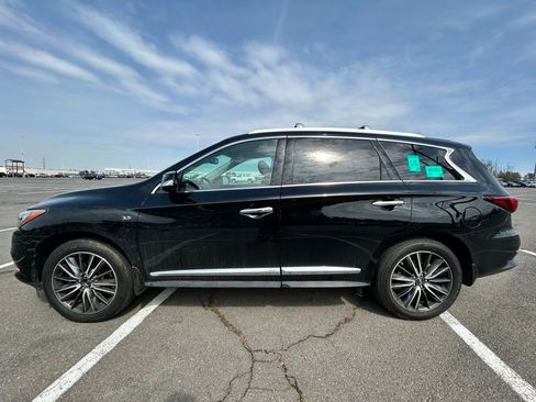 Used 2017 INFINITI QX60 Luxe w/ Deluxe Technology Package image 4