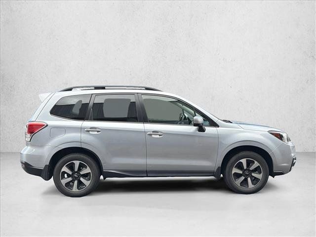 Used 2017 Subaru Forester 2.5i Premium AWD/4WD image 4
