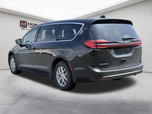 Used 2024 Chrysler Pacifica Touring-L FWD image 7