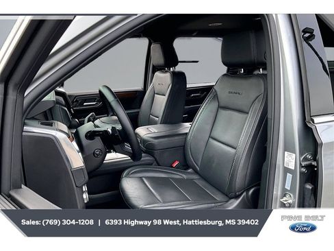 Used 2025 GMC Yukon XL Denali AWD/4WD image 18