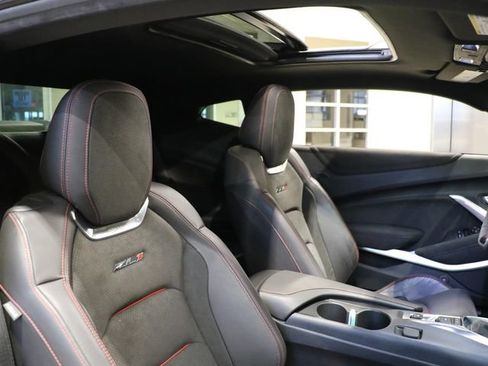 Used 2021 Chevrolet Camaro ZL1 RWD image 9