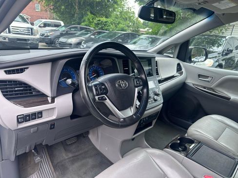 Used 2015 Toyota Sienna XLE w/ XLE Navigation Package FWD image 12
