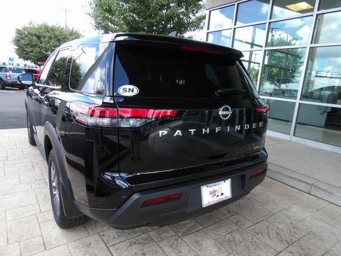 Certified 2024 Nissan Pathfinder S image 5
