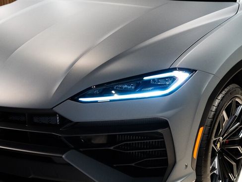 Used 2025 Lamborghini Urus SE AWD/4WD image 6