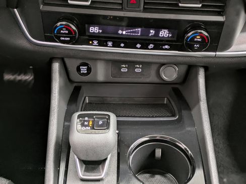 Used 2024 Nissan Rogue SV image 29