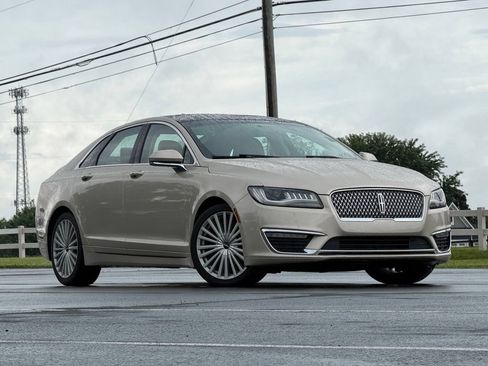 Used 2017 Lincoln MKZ Reserve FWD image 1
