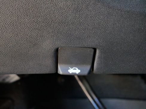 Used 2019 Chevrolet Silverado 1500 RST image 38