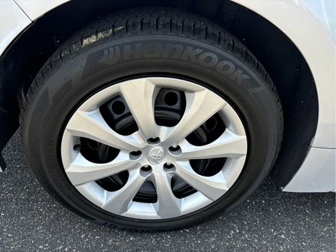 Used 2020 Toyota Corolla LE FWD image 19