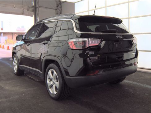 Used 2020 Jeep Compass Latitude w/ Popular Equipment Group FWD image 4