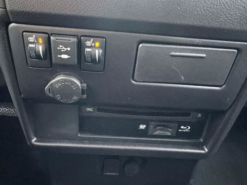 Used 2018 Toyota Sienna SE Premium w/ Carpet Mat Package FWD image 24