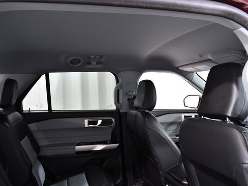 Used 2022 Ford Explorer XLT w/ Equipment Group 202A image 18