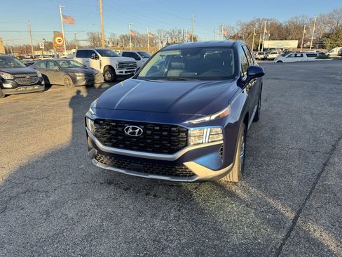 Used 2023 Hyundai Santa Fe SE image 3