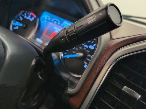 Certified 2022 Ford F450 Platinum w/ FX4 Off-Road Package image 32